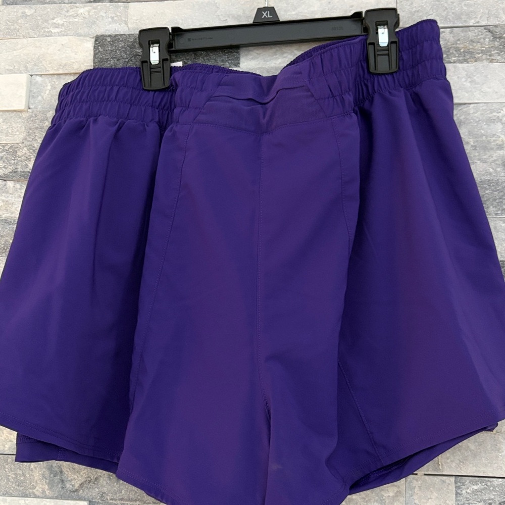 New!! Nike women's running shorts with built in bike shorts - Picture 4 of 8